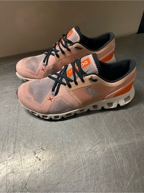 On Cloud Size 9 Women